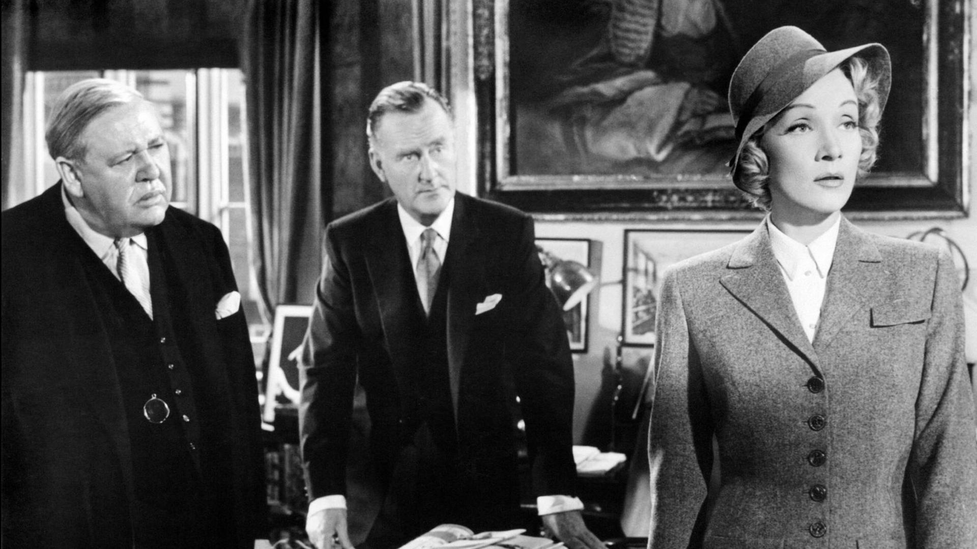 Marlene Dietrich in Billy Wilders "Zeugin der Anklage" mit Charles Laughton und John Williams, 1957 Marlene Dietrich in Billy Wilders "Zeugin der Anklage" mit Charles Laughton und John Williams, 1957