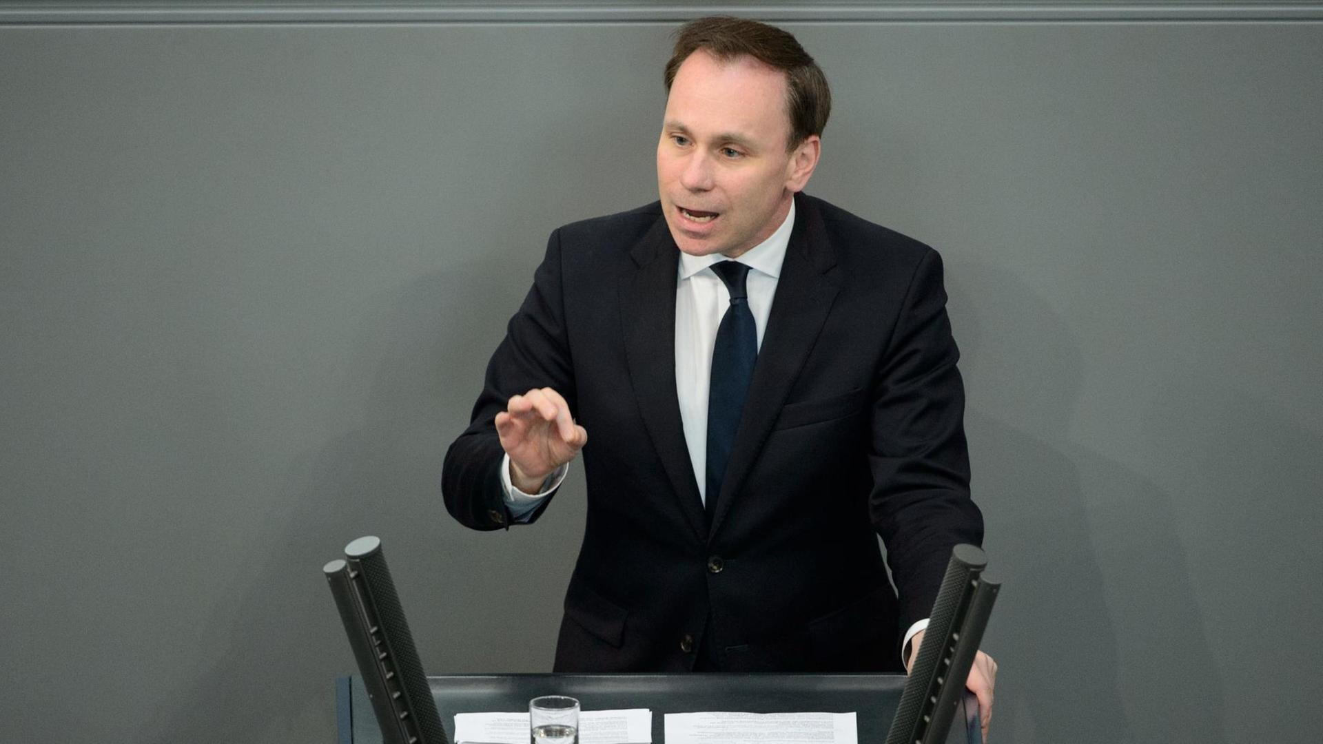 07.06.2018, Berlin: Volker Ullrich,CSU, spricht bei der Plenarsitzung des Deutschen Bundestages im Reichstagsgebäude. 07.06.2018, Berlin: Volker Ullrich,CSU, spricht bei der Plenarsitzung des Deutschen Bundestages im Reichstagsgebäude.