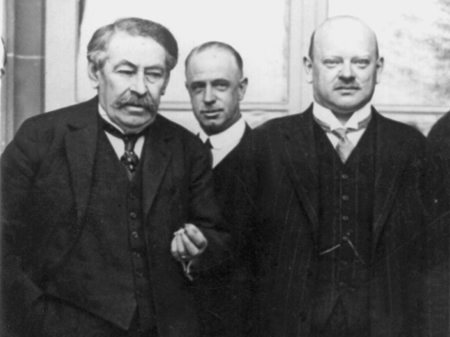 Der deutsche Politiker Gustav Stresemann (r) mit dem französischen Politiker Aristide Briand (l) Der deutsche Politiker Gustav Stresemann (r) mit dem französischen Politiker Aristide Briand (l)