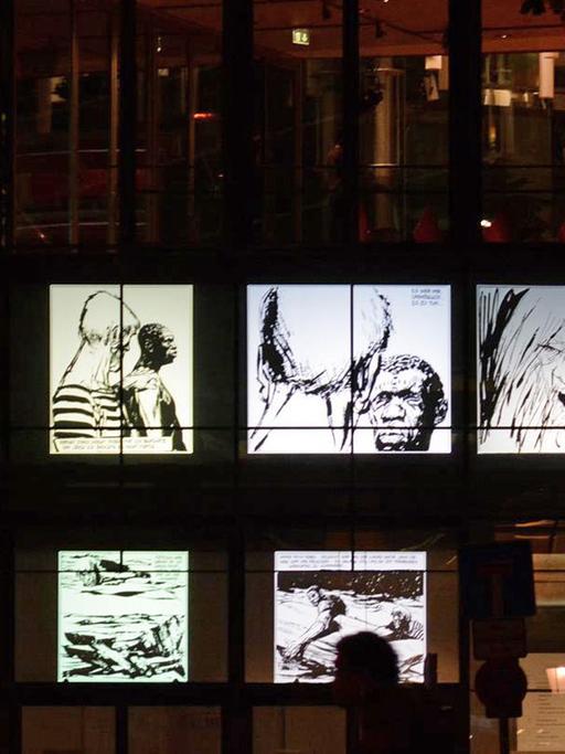 Die Installation "Mafalda und Eternauta retten die Welt. Die kritische Kunst des argentinischen Comics" an der Fassade der Berliner Akademie der Künste am Pariser Platz