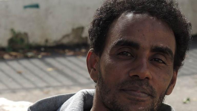 Bahta, ein Flüchtling aus Eritrea, geriet auf seiner Flucht in die Hände von Menschenhändlern. Bahta, ein Flüchtling aus Eritrea, geriet auf seiner Flucht in die Hände von Menschenhändlern.