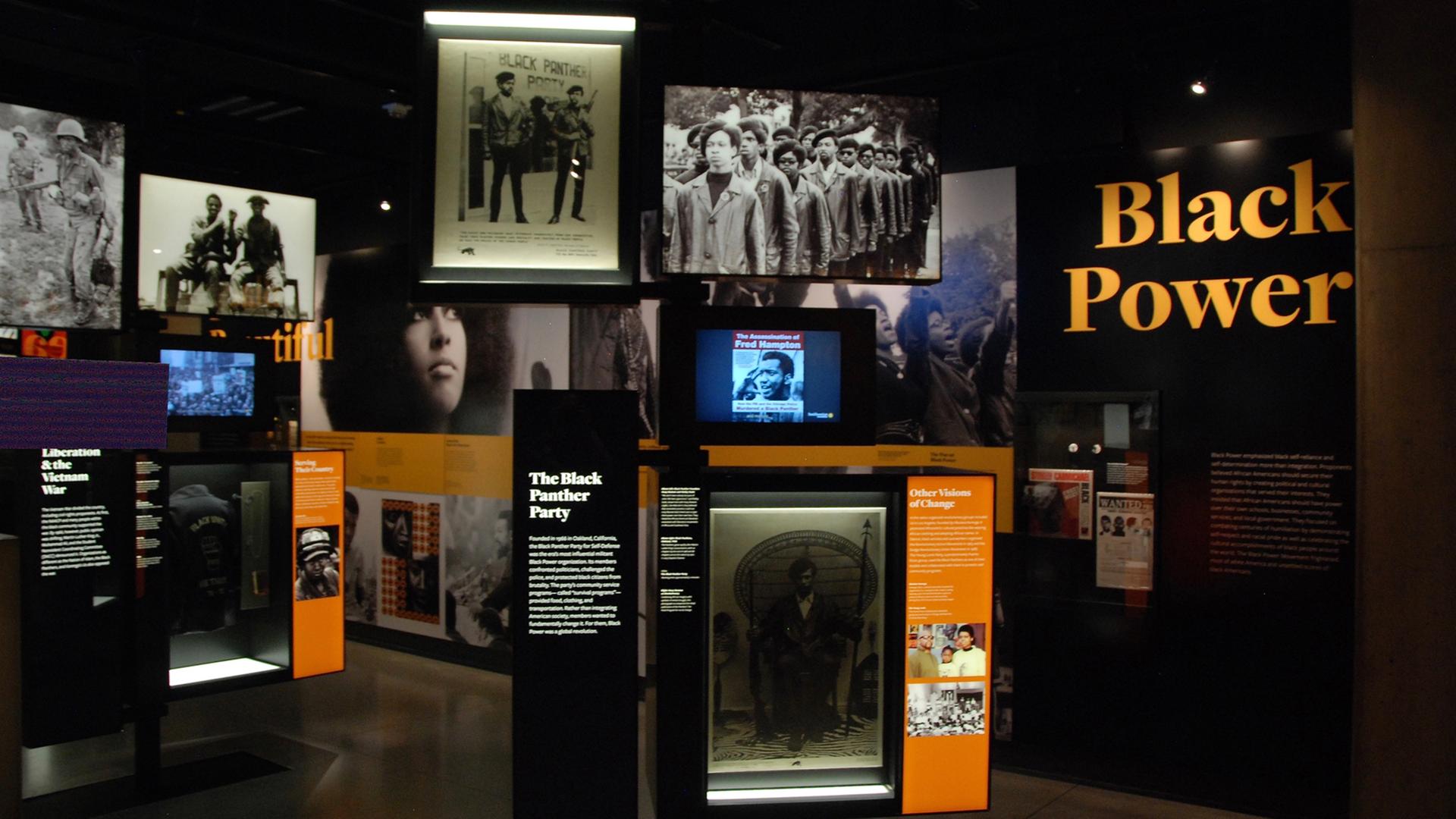  Exponate über die Black Power-Bewegung im Museum für afroamerikanische Geschichte und Kultur in Washington