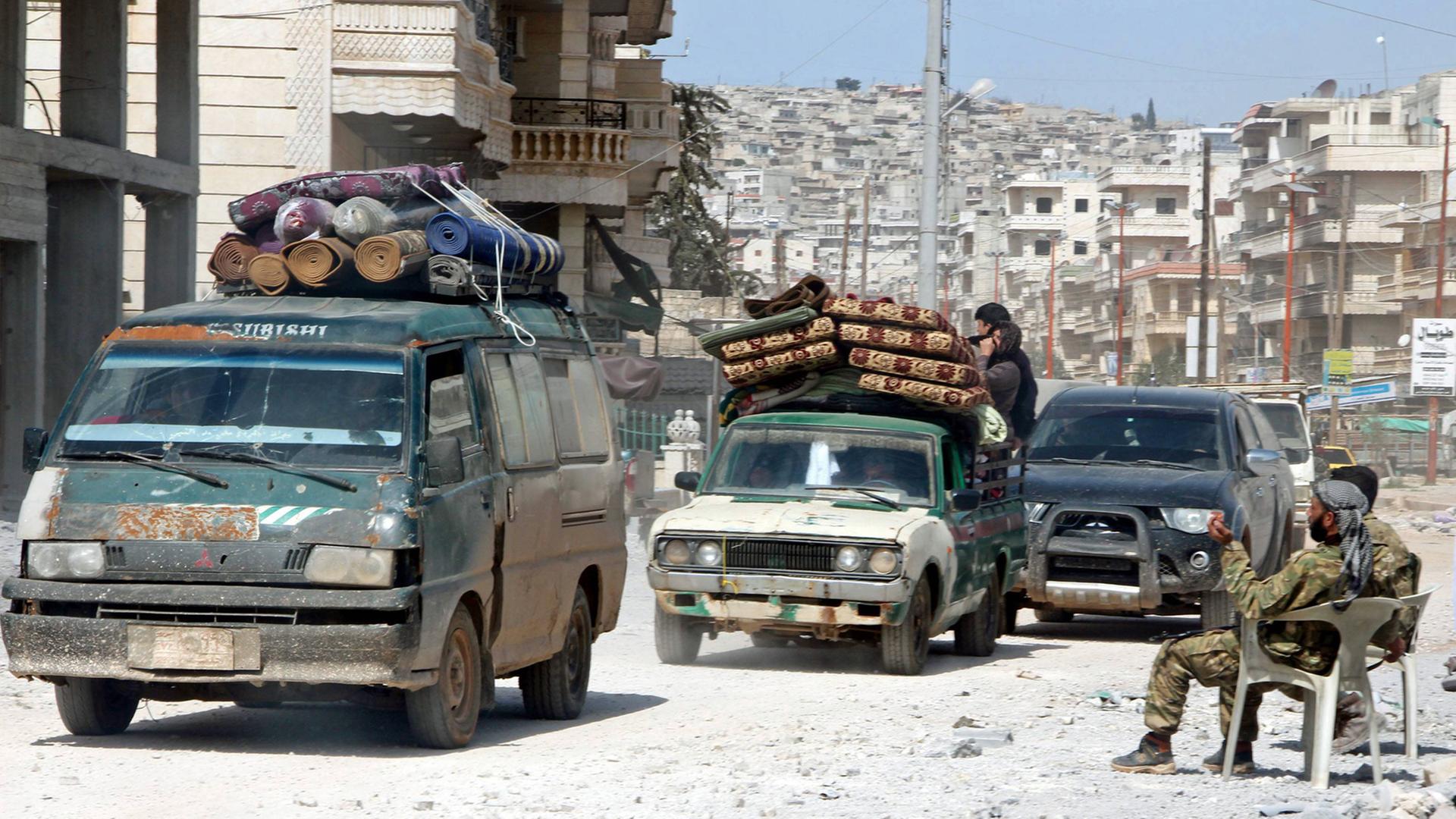 Zivilisten kehren zurück in die nordsyrische Afrin Zivilisten kehren zurück in die nordsyrische Afrin