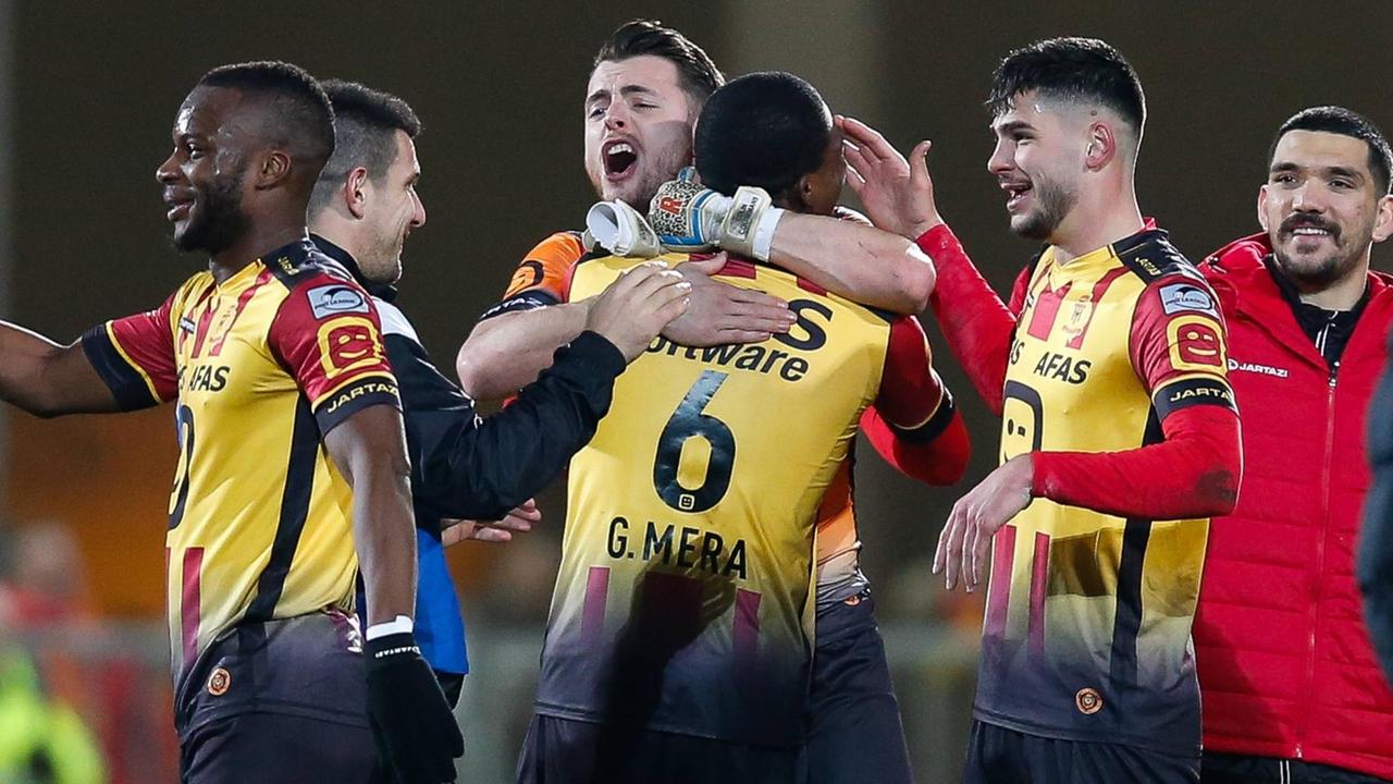 Die Spieler des KV Mechelen jubeln über den Sieg gegen den KAS Eupen. Die Spieler des KV Mechelen jubeln über den Sieg gegen den KAS Eupen.