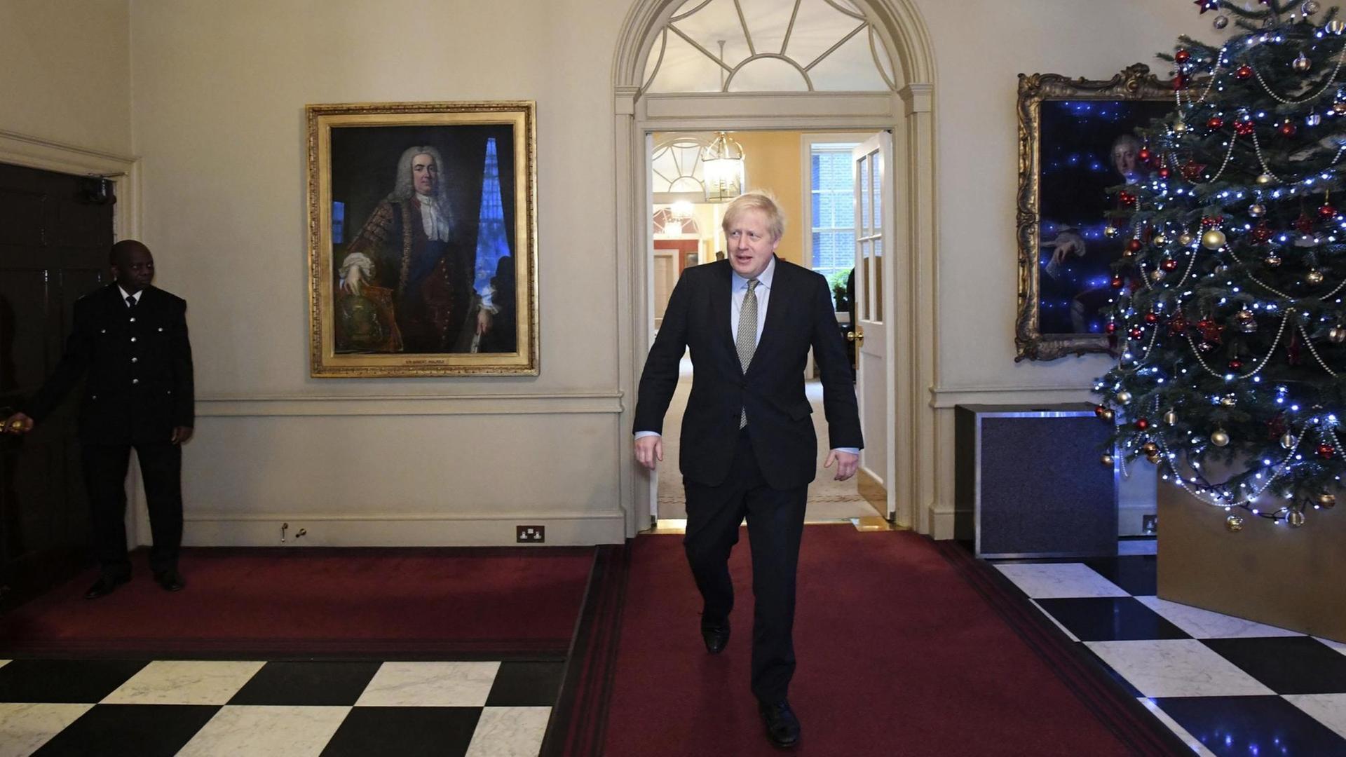 Premierminister Boris Johnson auf dem Weg zum Buckingham Palast Premierminister Boris Johnson auf dem Weg zum Buckingham Palast