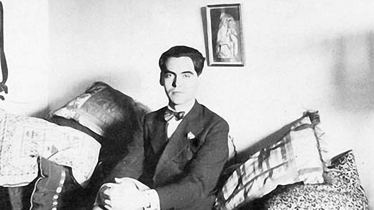 Ein Foto des Schriftstellers Federico Garcia Lorca. Ein Foto des Schriftstellers Federico Garcia Lorca.