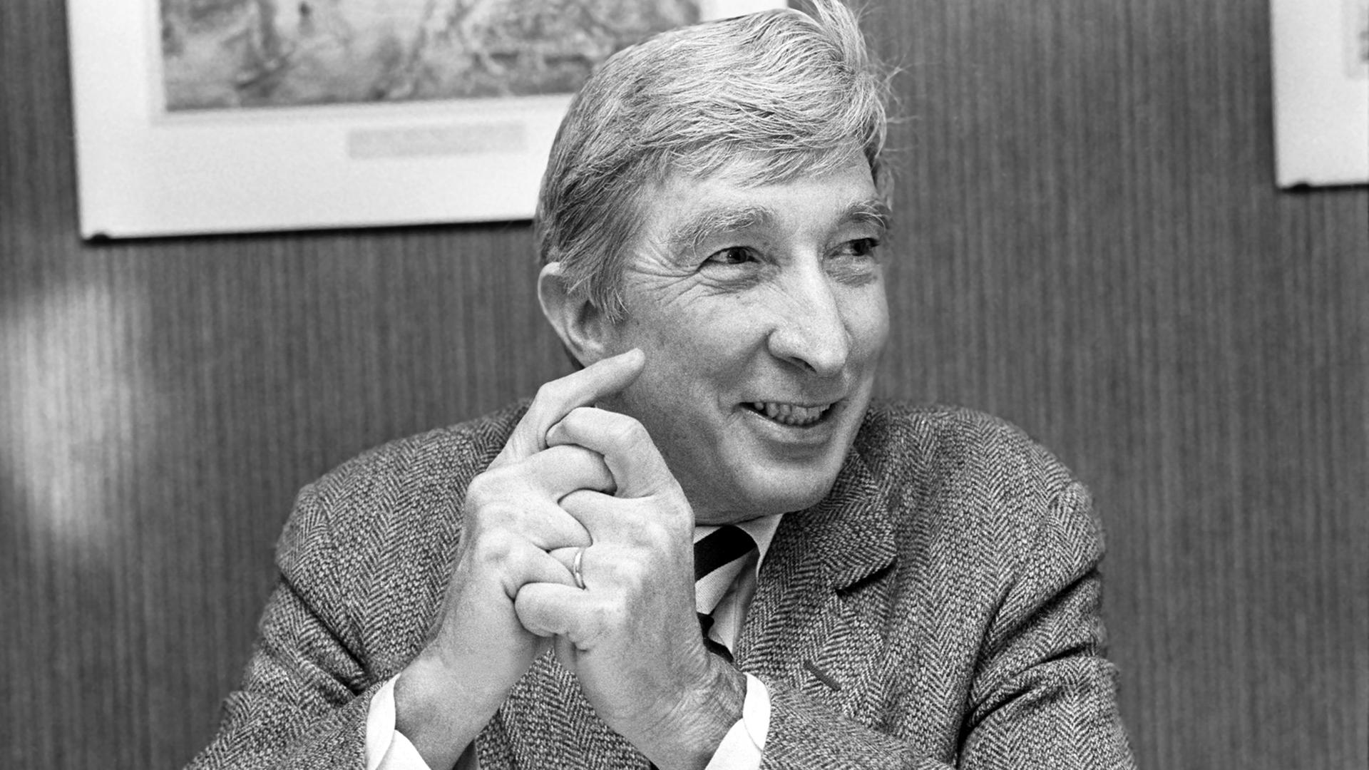 Der amerikanische Schriftsteller John Updike im Jahr 1985. Der amerikanische Schriftsteller John Updike im Jahr 1985.