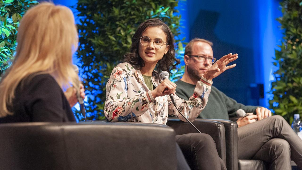 Charlotte Maihoff, RTL, und Markus Beckedahl, netzpolitik.org, in der Debatte über Onlinejournalismus Charlotte Maihoff, RTL, und Markus Beckedahl, netzpolitik.org, in der Debatte über Onlinejournalismus