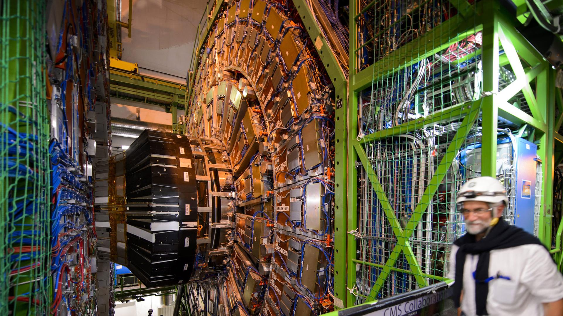 Blick in den Teilchenbeschleuniger Large Hadron Collider (LHC) am Kernforschungszentrum Cern. Blick in den Teilchenbeschleuniger Large Hadron Collider (LHC) am Kernforschungszentrum Cern.