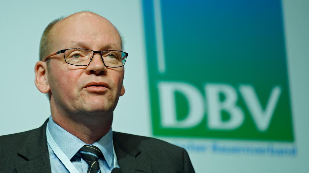 Bernhard Krüsken, Generalsekretär des Deutschen Bauernverbands (DBV), fotografiert auf dem Deutschen Bauerntag 2018 im RheinMain CongressCenter (RMCC) in Wiesbaden Bernhard Krüsken, Generalsekretär des Deutschen Bauernverbands (DBV), fotografiert auf dem Deutschen Bauerntag 2018 im RheinMain CongressCenter (RMCC) in Wiesbaden