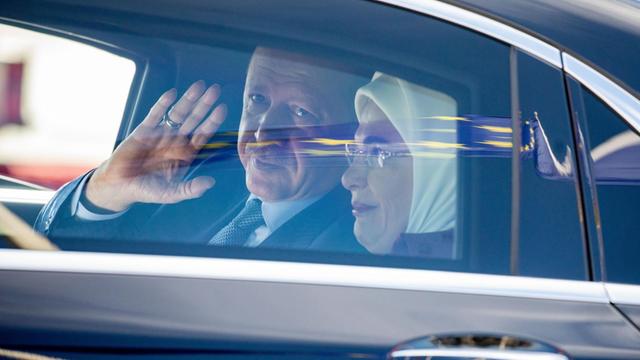 Recep Tayyip Erdogan, Präsident der Türkei, und seine Frau Emine Erdogan im Auto