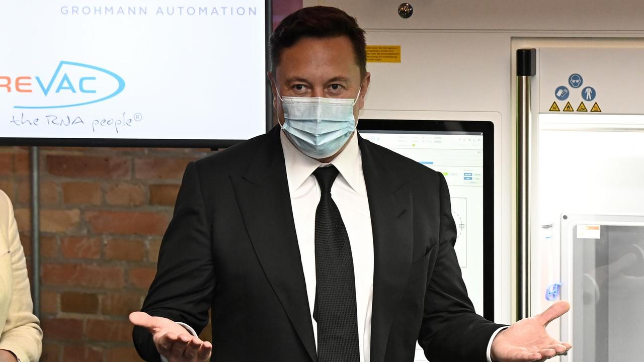 Technologieunternehmer Elon Musk präsentiert am Rande der Vorstands-Klausur der CDU/CSU-Bundestagsfraktion einen RNA Printer, ein Gerät zur Herstellung von Impfstoff-Kandidaten. Technologieunternehmer Elon Musk präsentiert am Rande der Vorstands-Klausur der CDU/CSU-Bundestagsfraktion einen RNA Printer, ein Gerät zur Herstellung von Impfstoff-Kandidaten.