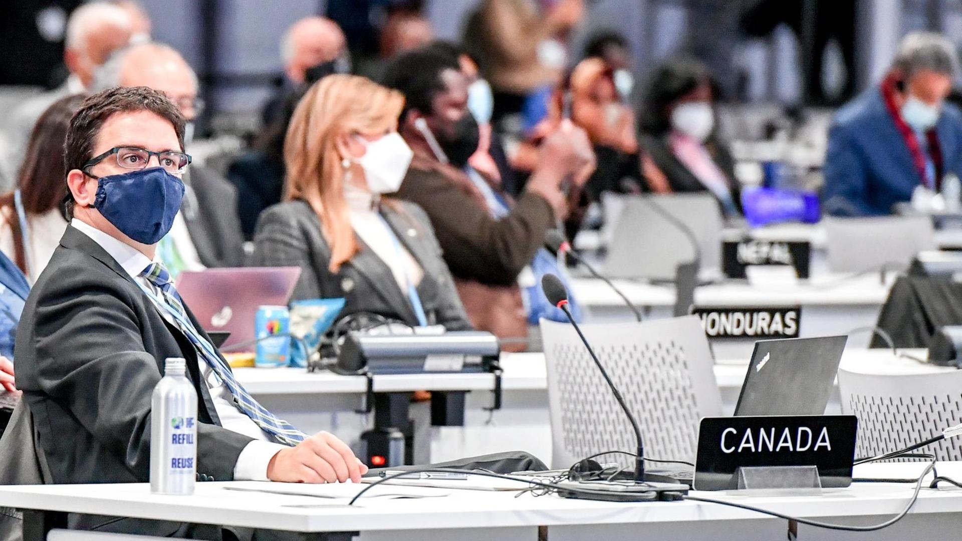 Die Delegationen unterschiedlicher Teilnehmerländer während des UN-Klimagipfels in Glasgow, Ende Oktober 2021. Die Delegationen unterschiedlicher Teilnehmerländer während des UN-Klimagipfels in Glasgow, Ende Oktober 2021.