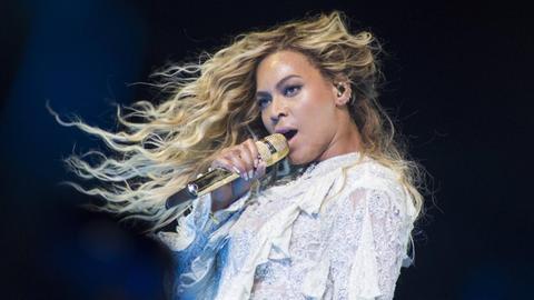 Das Foto zeigt die Sängerin Beyonce bei einem Konzert in Mailand 2017.