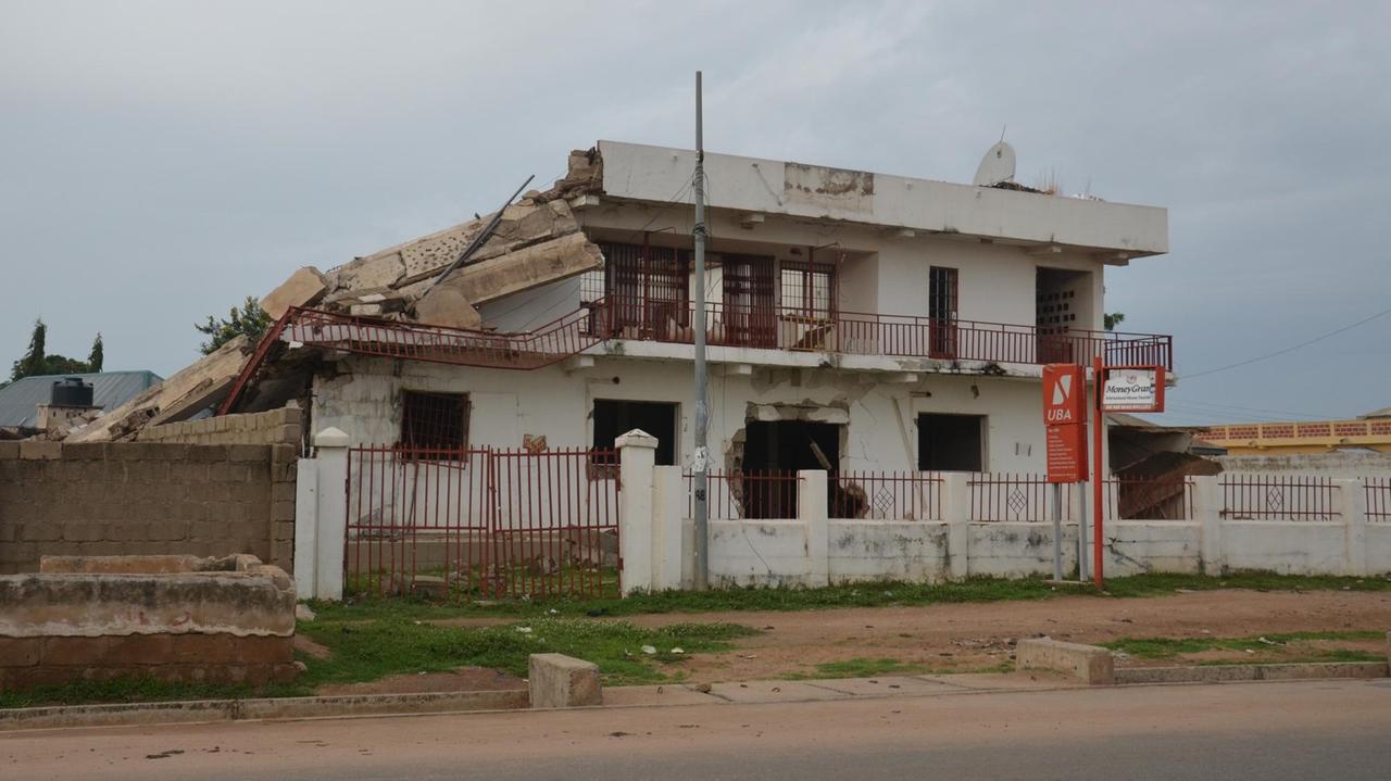 In Mubi erinnern noch zerstörte Bankgebäude an die Terrorherrschaft von Boko Haram.