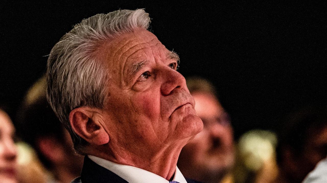 Joachim Gauck bei der Vorstellung seines neuen Buches "Toleranz - einfach schwer" im KulturKaufhaus Dussmann 