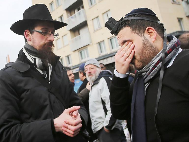Paris: Orthodoxe Juden gedenken am 15.01.2015 der vier jüdischen Todesopfer.