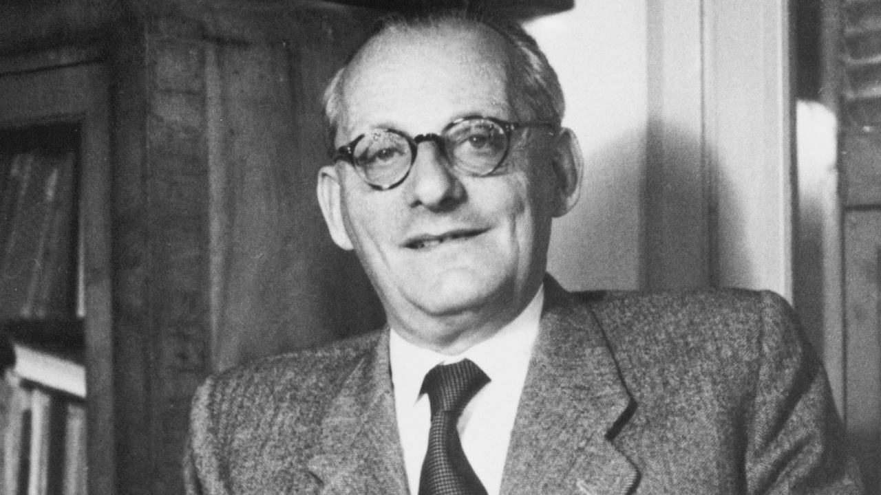 Max Brod (1884-1968), Erzähler, Dramatiker und Philosoph, Photographie um 1940. Max Brod (1884-1968), Erzähler, Dramatiker und Philosoph, Photographie um 1940.