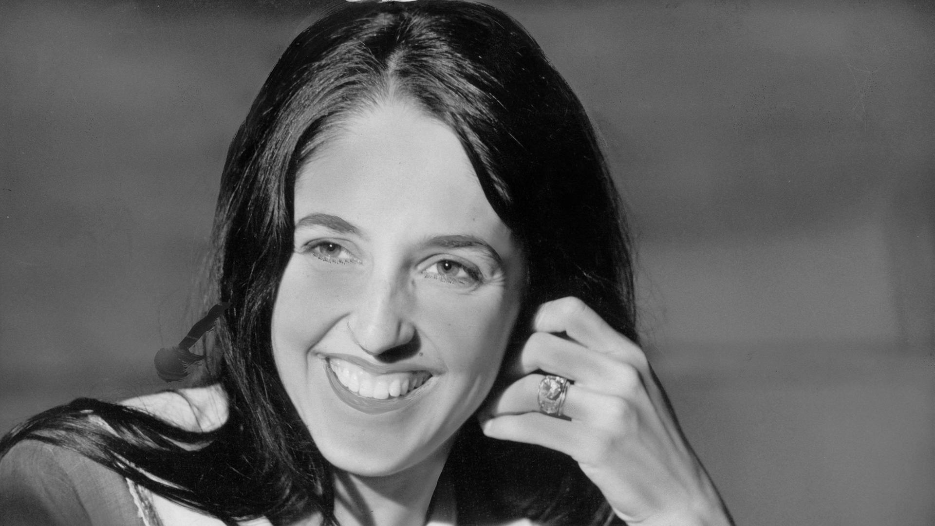Die US-amerikanische Folk-Sängerin Joan Baez am 1. Mai 1966 in Berlin Die US-amerikanische Folk-Sängerin Joan Baez am 1. Mai 1966 in Berlin