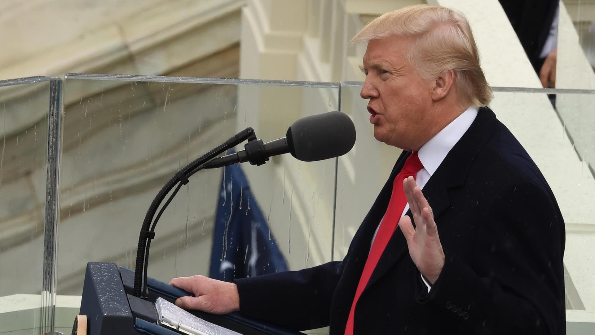 US-Präsident Donald Trump hält am Capitol in Washington seine erste Rede nach der Vereidigung als 45. Präsident der Vereinigten Staaten.