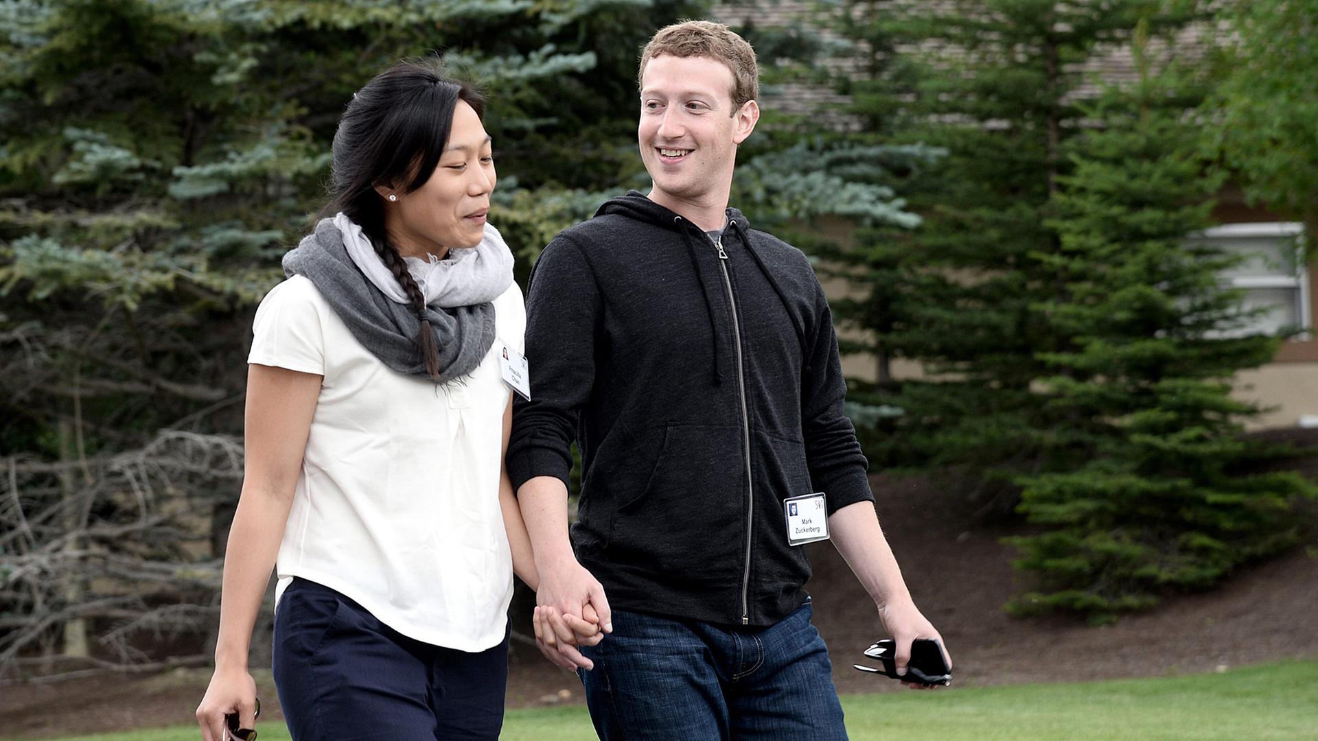 Geben sich sozial: Facebook-Gründer Mark Zuckerberg und seine Frau Priscilla Chan. Geben sich sozial: Facebook-Gründer Mark Zuckerberg und seine Frau Priscilla Chan.