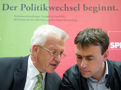 Der designierte baden-württembergische Ministerpräsident Winfried Kretschmann (l, Grüne) und SPD-Landeschef Nils Schmid Der designierte baden-württembergische Ministerpräsident Winfried Kretschmann (l, Grüne) und SPD-Landeschef Nils Schmid
