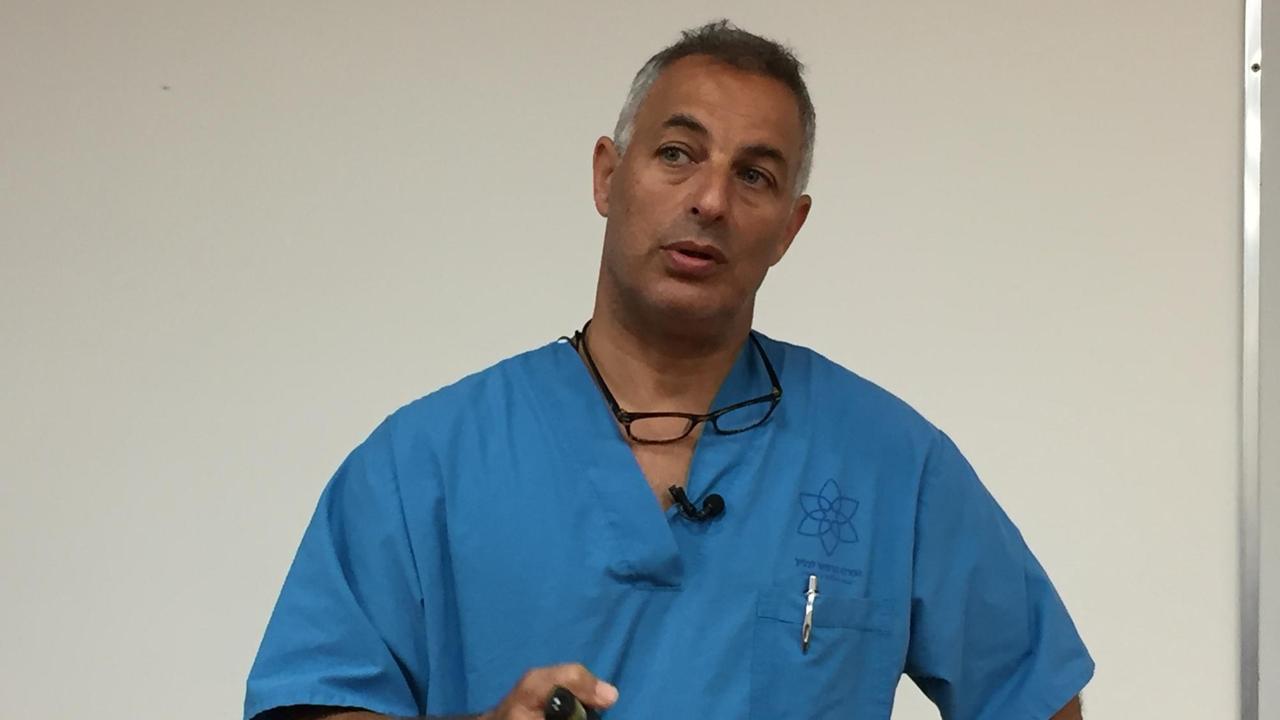 Der israelische Arzt Eyal Sela Der israelische Arzt Eyal Sela