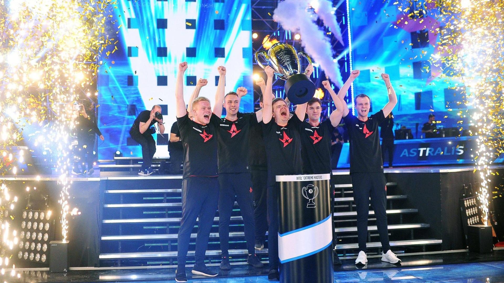 Siegerehrung im März 2019 bei einer Counter-Strike-Veranstaltung in Kattowitz Siegerehrung im März 2019 bei einer Counter-Strike-Veranstaltung in Kattowitz
