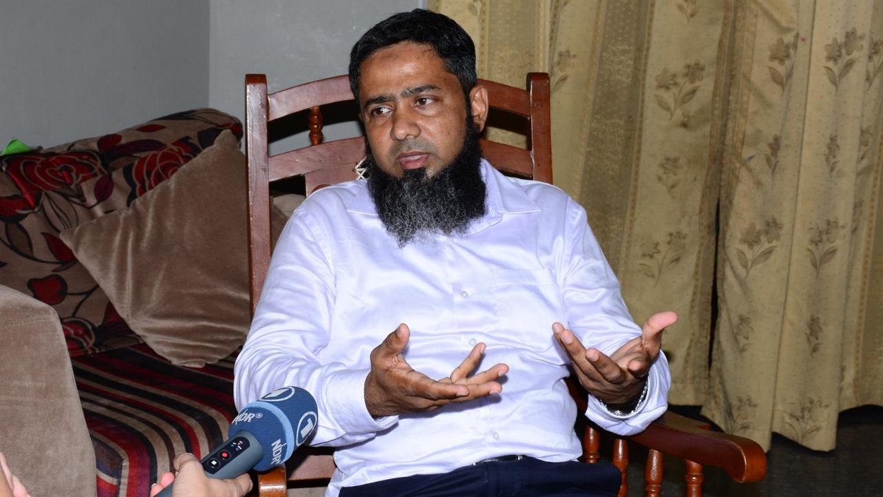 Shibly Farook sagt, schon seit Jahren hätten sich Leute in seiner Moscheegemeinde in Kattankuddy radikalisiert Shibly Farook sagt, schon seit Jahren hätten sich Leute in seiner Moscheegemeinde in Kattankuddy radikalisiert