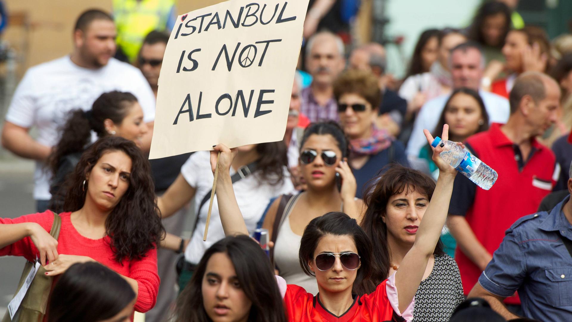 Solidarität nach der Räumung des Gezi-Park in Istanbul im Juni 2013: In Berlin-Kreuzberg startete damals eine Demonstration. Solidarität nach der Räumung des Gezi-Park in Istanbul im Juni 2013: In Berlin-Kreuzberg startete damals eine Demonstration.