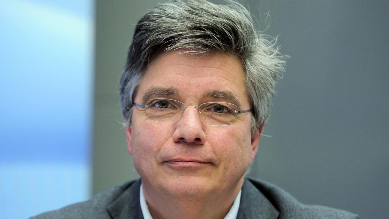Der Vorsitzende der Produzentenallianz, Alexander Thies, schaut in die Kamera. Der Vorsitzende der Produzentenallianz, Alexander Thies, schaut in die Kamera.