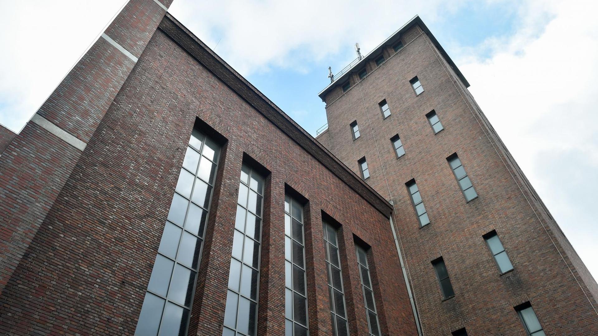 Außenansicht des ehemaligen Gebäudes der Kindl-Brauerei. Heute ist hier ein Zentrum für zeitgenössische Kunst untergebracht. Außenansicht des ehemaligen Gebäudes der Kindl-Brauerei. Heute ist hier ein Zentrum für zeitgenössische Kunst untergebracht.