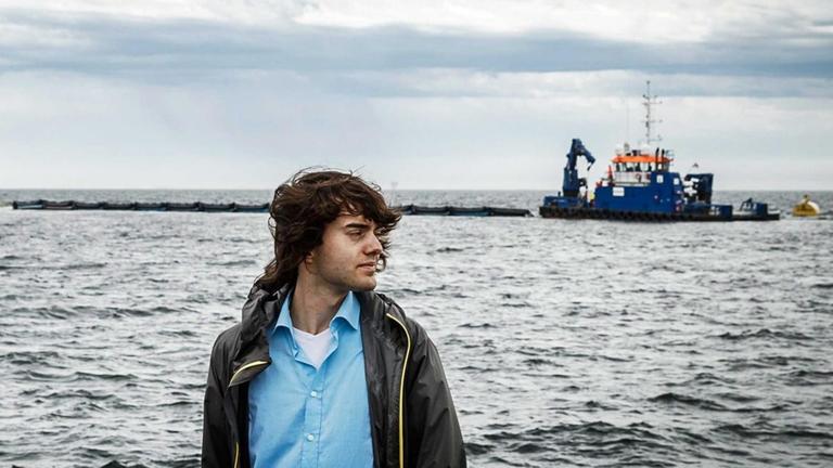 Der niederländische Erfinder Boyan Slat während der Installation des ersten Prototyps seines Projekts "The Ocean Cleanup" in der Nordsee am 23. Juni 2016 Der niederländische Erfinder Boyan Slat während der Installation des ersten Prototyps seines Projekts "The Ocean Cleanup" in der Nordsee am 23. Juni 2016