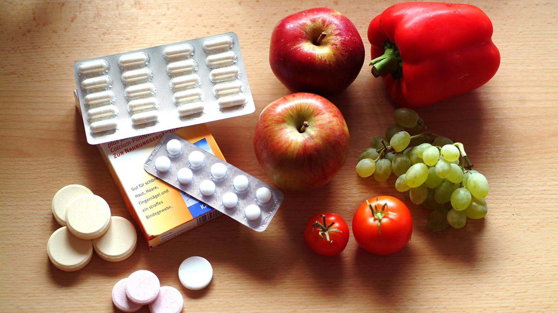 Nahrungsergänzungsmittel neben Obst und Gemüse Nahrungsergänzungsmittel neben Obst und Gemüse