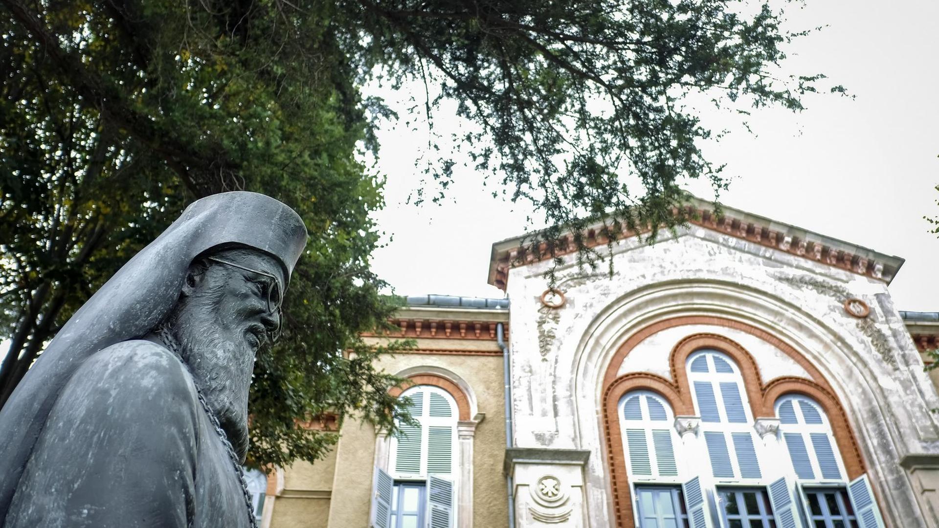 Griechisch-orthodoxe Priesterschule und ihre historische Schule für Religionsunterricht. Griechisch-orthodoxe Priesterschule und ihre historische Schule für Religionsunterricht.