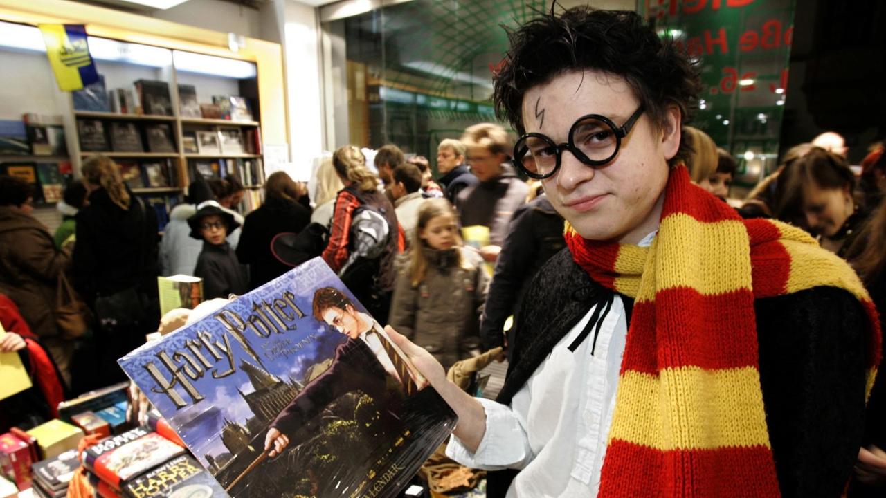 Die heutige Generation Smartphone ist mit dem Lesen von dicken "Harry Potter"-Büchern aufgewachsen Die heutige Generation Smartphone ist mit dem Lesen von dicken "Harry Potter"-Büchern aufgewachsen