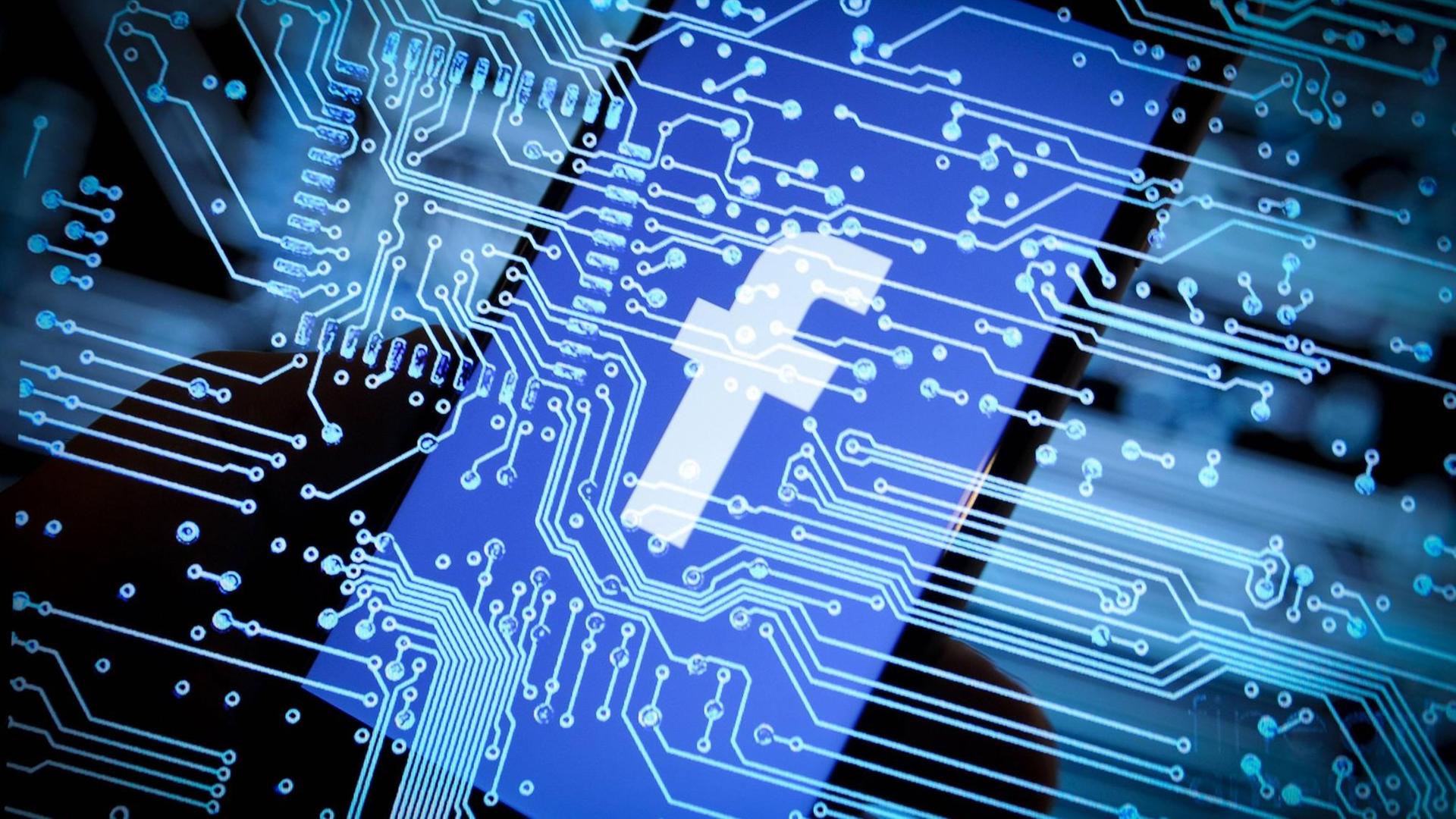 Ein Facebook-Logo ist auf einem Smartphone zu sehen, davor verlaufen Bahnen wie auf einer Computer-Platine. Ein Facebook-Logo ist auf einem Smartphone zu sehen, davor verlaufen Bahnen wie auf einer Computer-Platine.