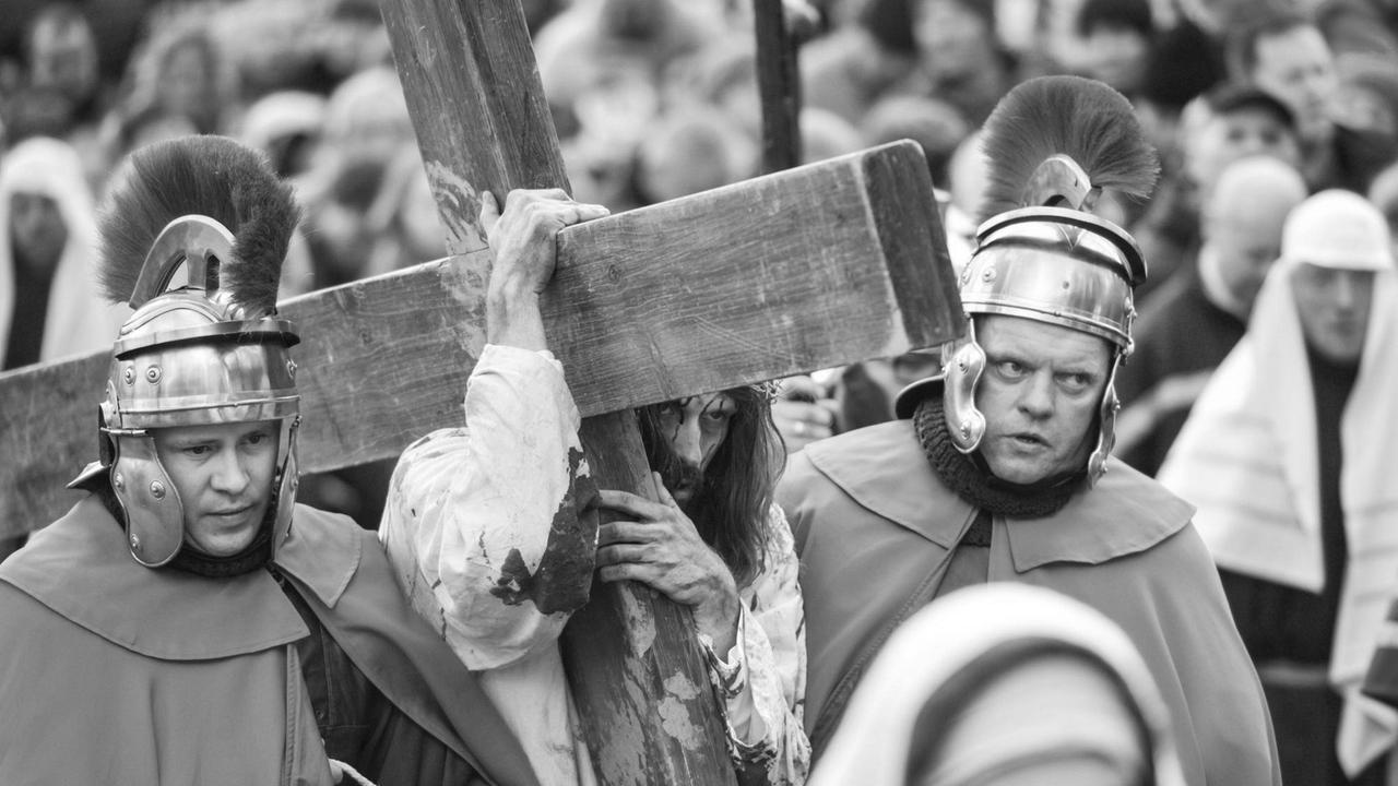 Kalwaria Zebrzydowska heißt die polnische Stadt, in der die berühmten Passionsspiele stattfinden. 14. April 2017 Kalwaria Zebrzydowska heißt die polnische Stadt, in der die berühmten Passionsspiele stattfinden. 14. April 2017