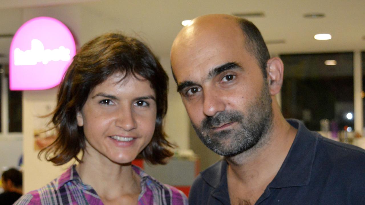 Maria Calafatis und Stavros Messinis organisieren in ihrem "Cube" Seminare, Workshops und Trainings um Menschen auch in Zeiten der Wirtschaftskrise den Zugang zur Selbstständigkeit und die Vernetzung mit Gleichgesinnten zu erleichtern. Maria Calafatis und Stavros Messinis organisieren in ihrem "Cube" Seminare, Workshops und Trainings um Menschen auch in Zeiten der Wirtschaftskrise den Zugang zur Selbstständigkeit und die Vernetzung mit Gleichgesinnten zu erleichtern.