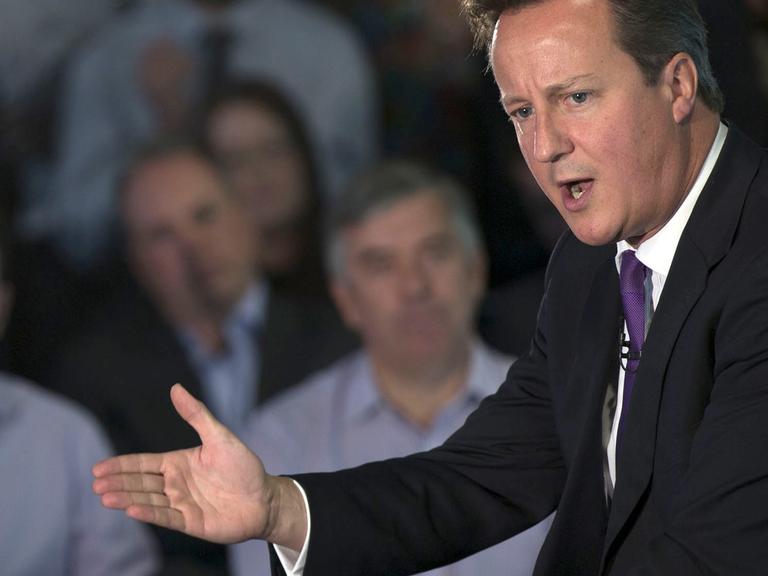 Der britische Premier Cameron wirbt vor einer Menschenmenge für die Einheit Großbritanniens
