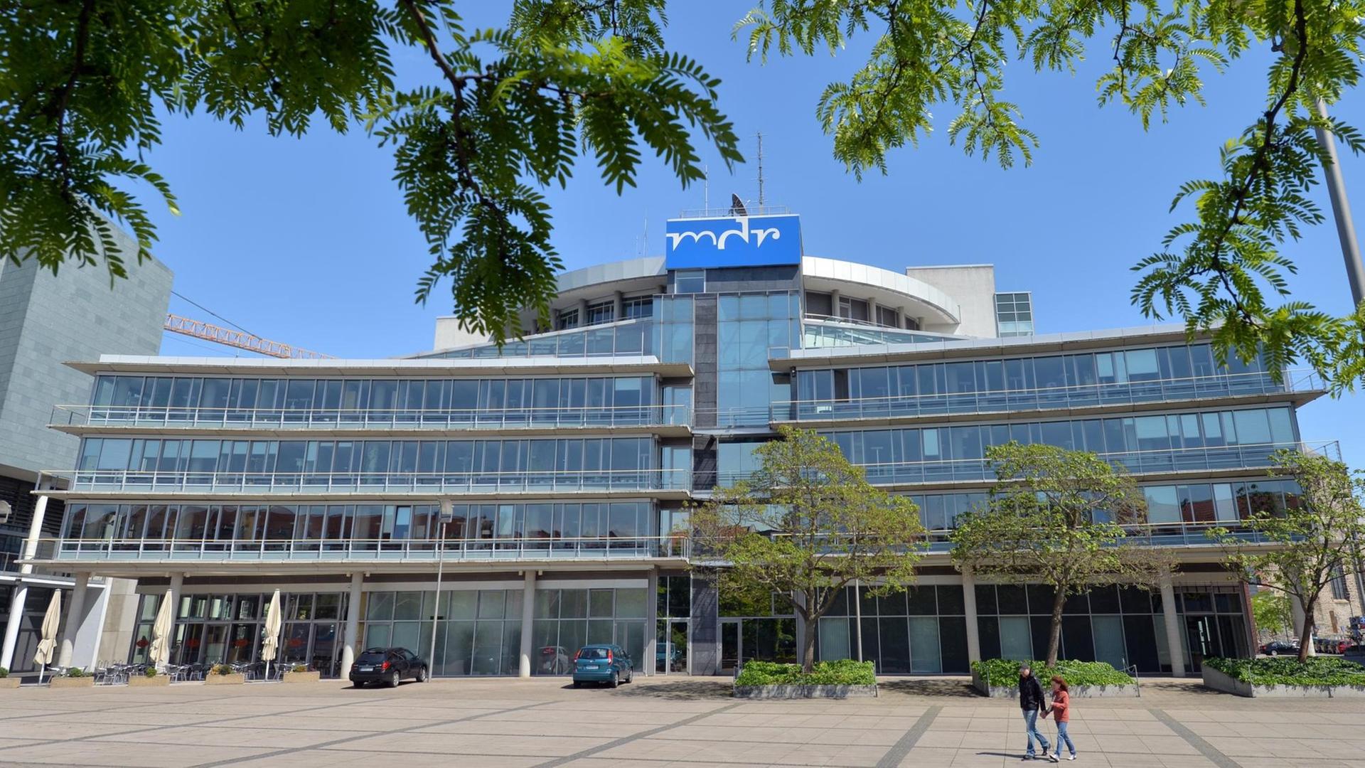 Das Funkhaus des Mitteldeutschen Rundfunks (MDR) in Halle/Saale Das Funkhaus des Mitteldeutschen Rundfunks (MDR) in Halle/Saale