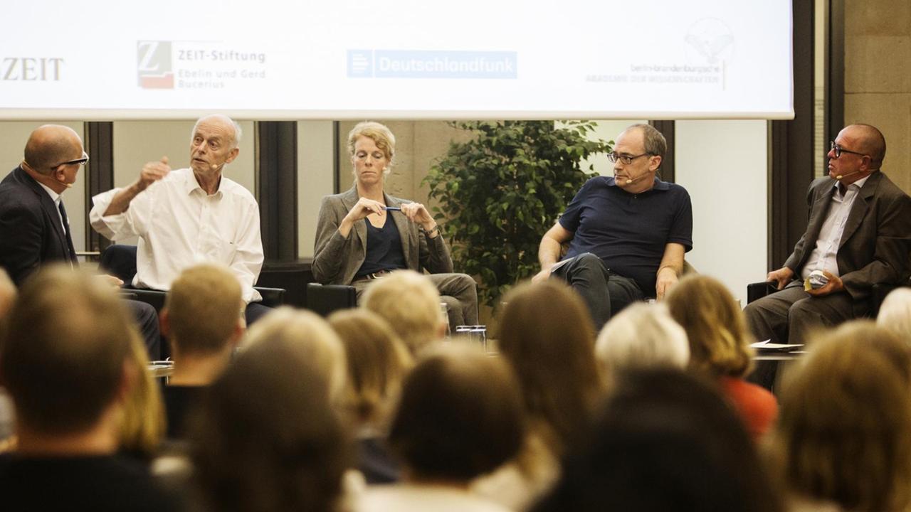 Podium der Verantstaltung "zeit forum wissenschaft": 70 Jahre WHO - Wie gesund ist die Welt? Podium der Verantstaltung "zeit forum wissenschaft": 70 Jahre WHO - Wie gesund ist die Welt?