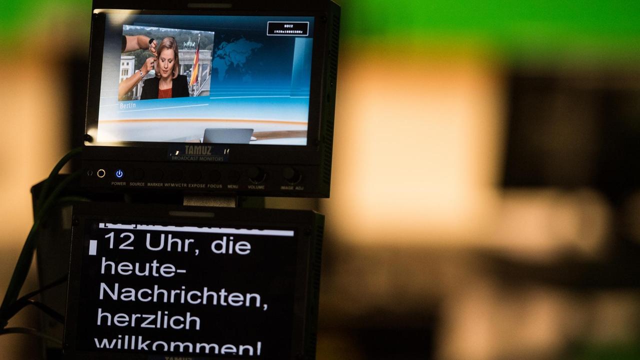Auf dem Monitor einer Studiokamera ist Nicole Diekmann zu sehen. Auf dem Monitor einer Studiokamera ist Nicole Diekmann zu sehen.