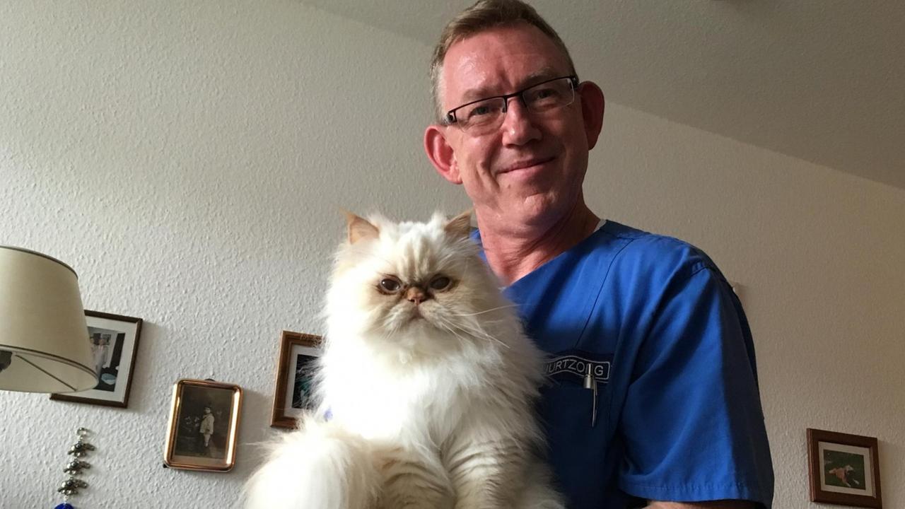 Schwester Andreas mit Klientenkatze. Schwester Andreas mit Klientenkatze.