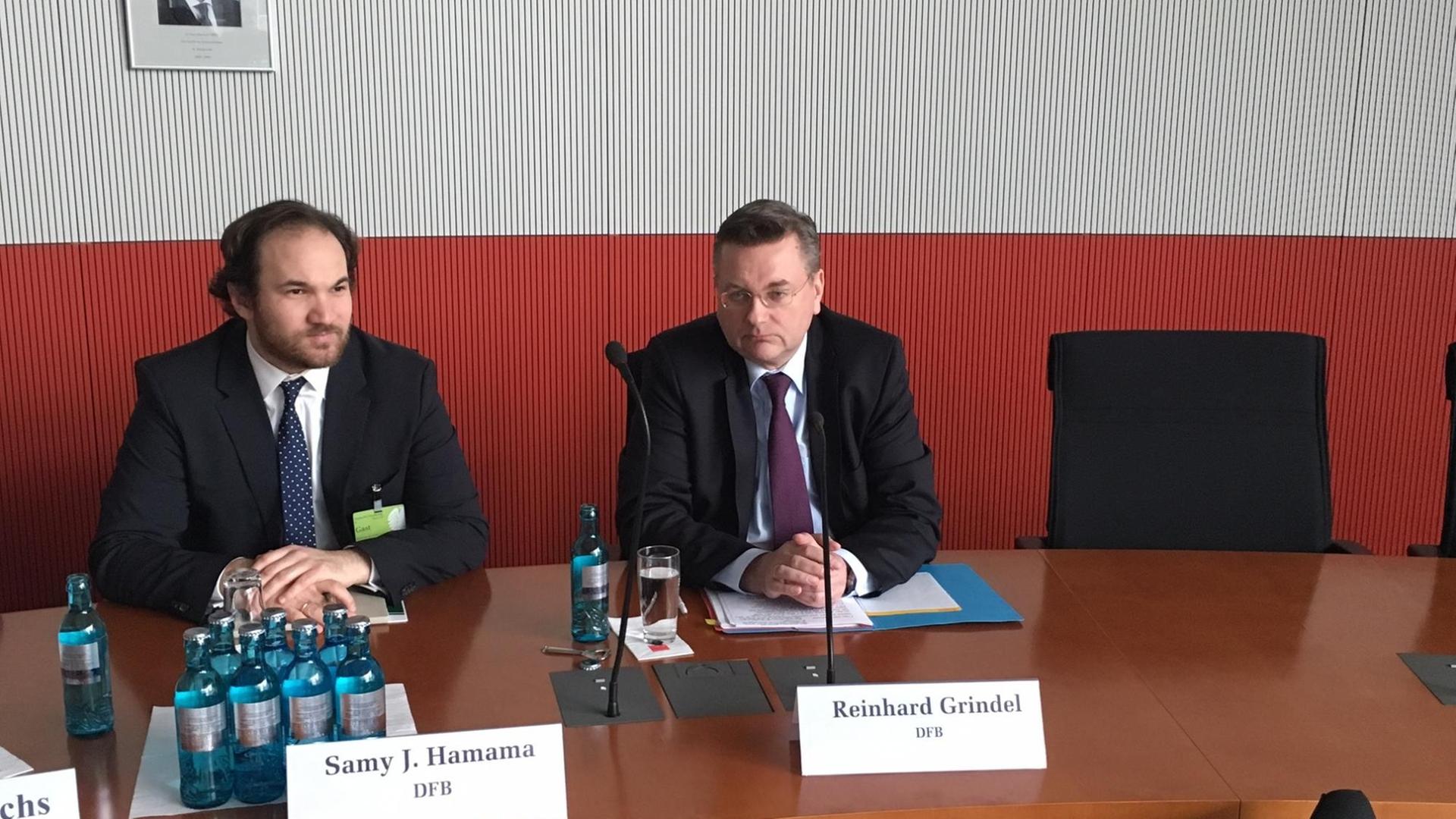 DFB-Präsident Reinhard Grindel (r.) vor dem Sportausschuss des Bundestags. DFB-Präsident Reinhard Grindel (r.) vor dem Sportausschuss des Bundestags.