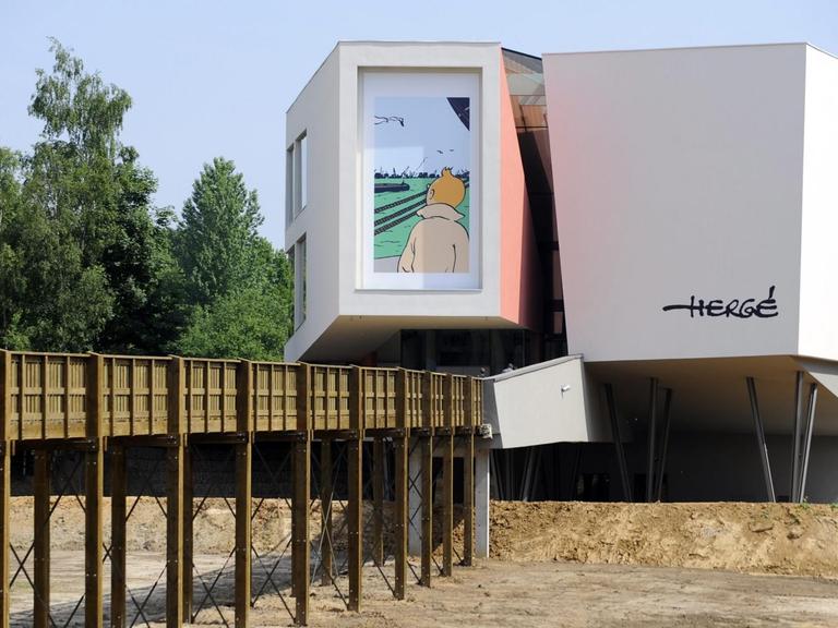 Außenansicht des Hergé-Museums in Louvain-La-Neuve in Belgien.