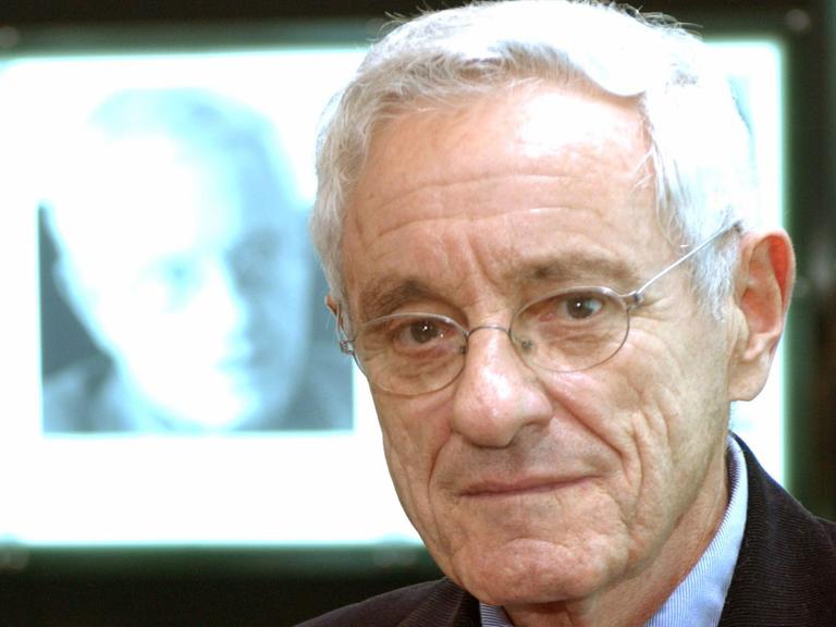 Der Psychoanalytiker Arno Gruen 2003 auf der Frankfurter Buchmesse.