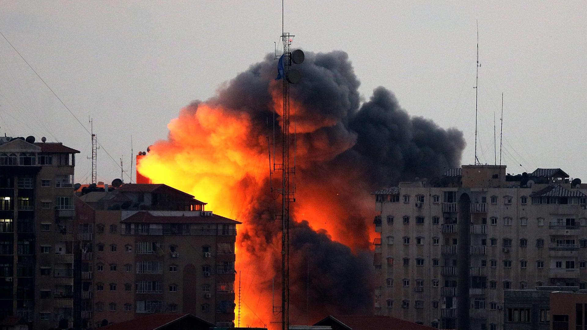 Ein Luftangriff auf ein Haus in Gaza Ein Luftangriff auf ein Haus in Gaza