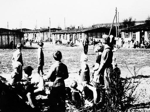 Ein Flüchtlingslager 1945 in Schleswig-Holstein