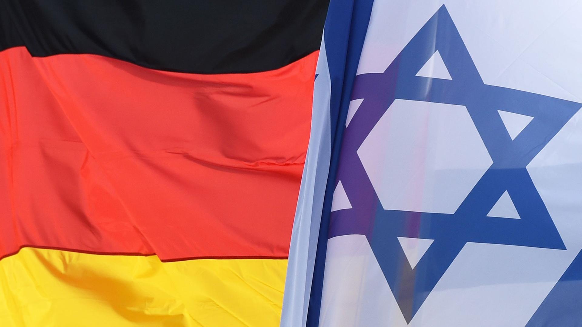 Die Fahnen von Deutschland und Israel Die Fahnen von Deutschland und Israel
